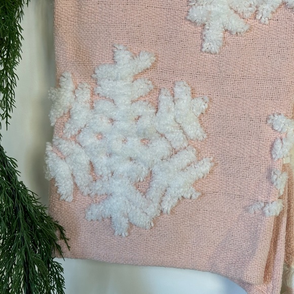 Rachel Zoe Christmas winter holiday snowflake decorative throw blanket pink - Picture 3 of 3